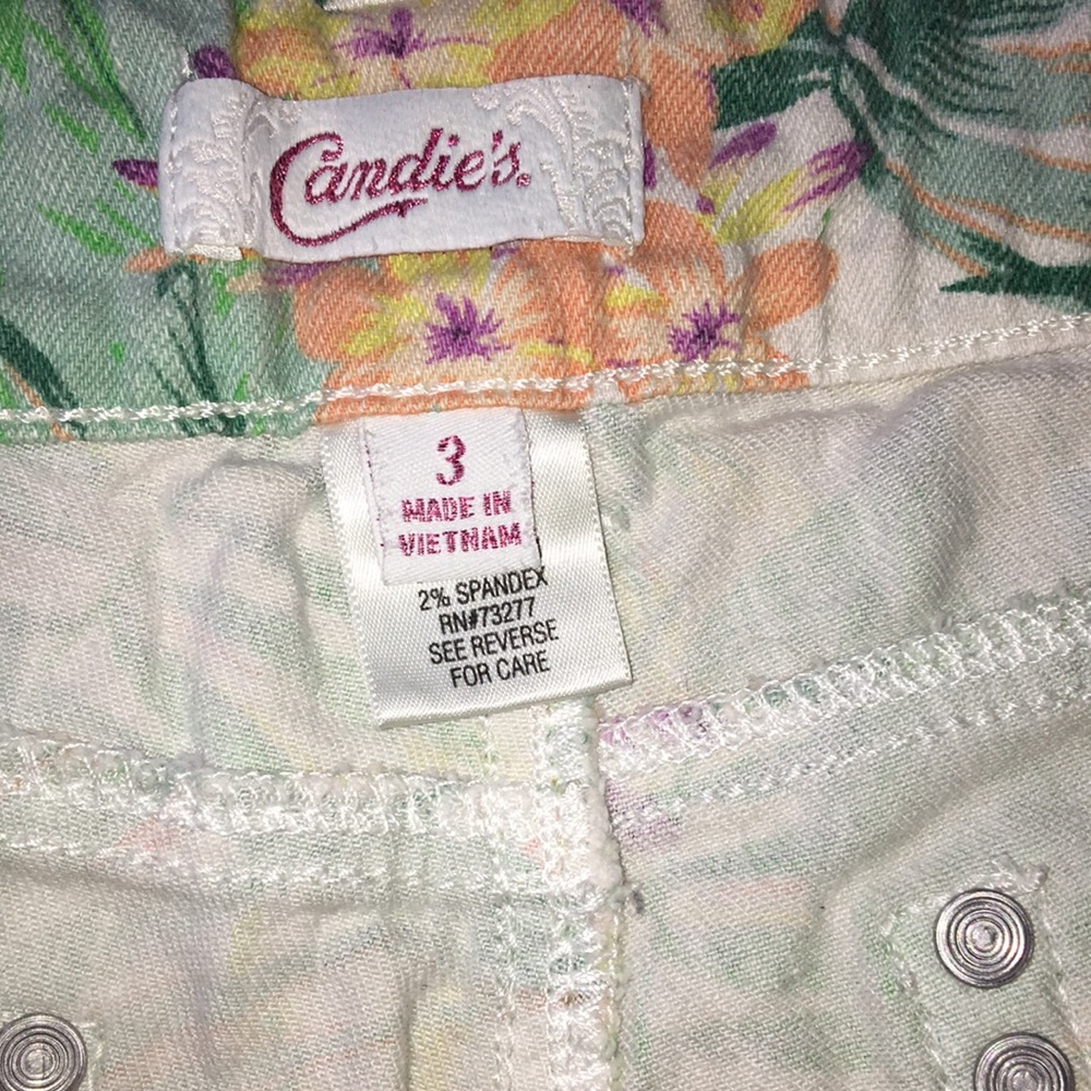 Shorts - Picture 3 of 3